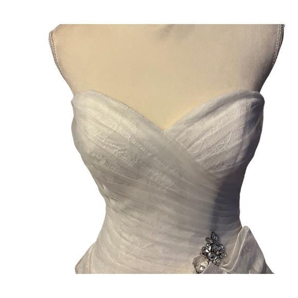 Jacquelin Exclusive Ivory Lace Gown with Silver/Crystal detail - Picture 12 of 14